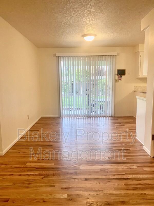 7003 W Brentwood Dr - Photo 3 of 16