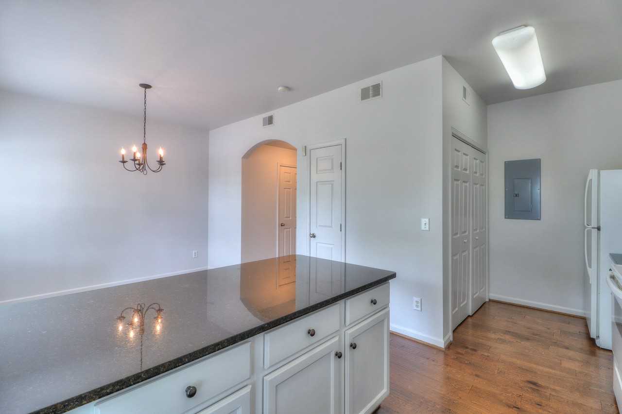 702 Vernon Ave #1 - Photo 3 of 22