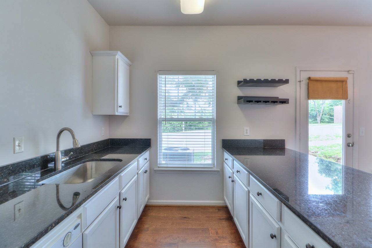 702 Vernon Ave #1 - Photo 5 of 22