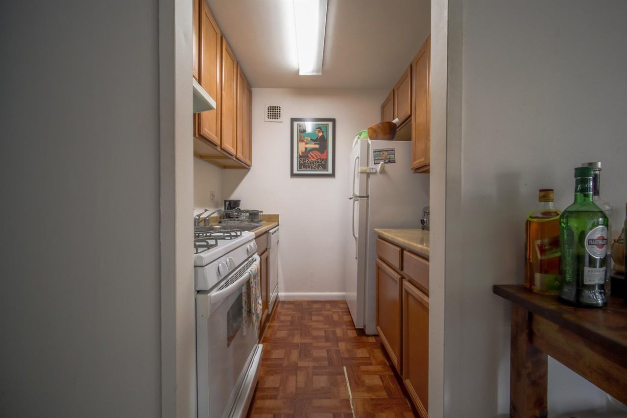 1931 North Cleveland Street - 1Unit 211 #1 - Photo 5 of 10