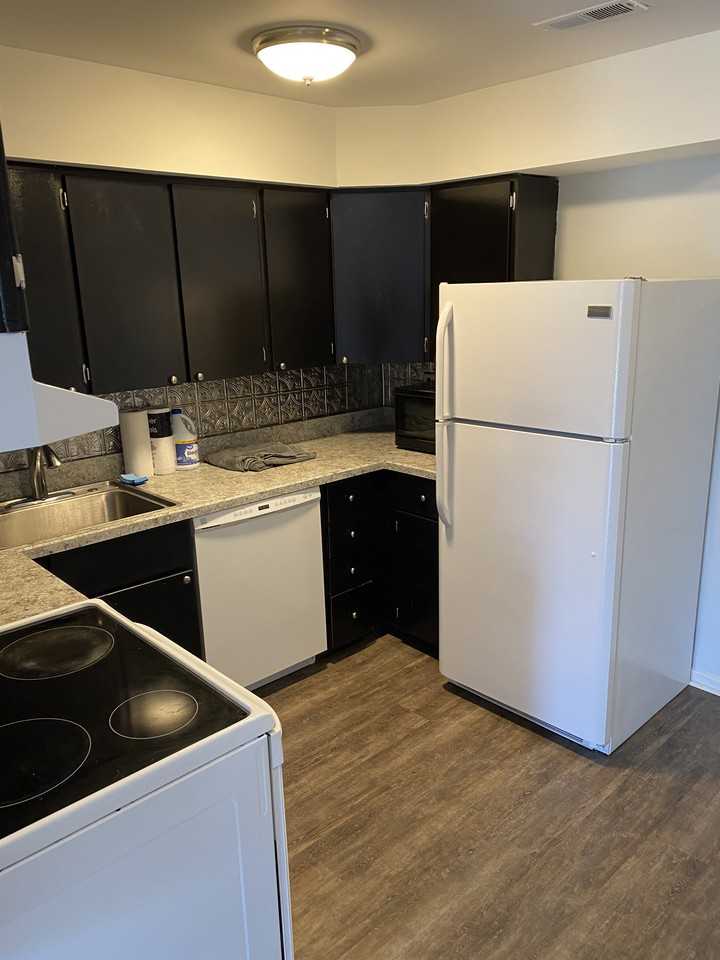 705 Winding Way - Photo 3 of 6