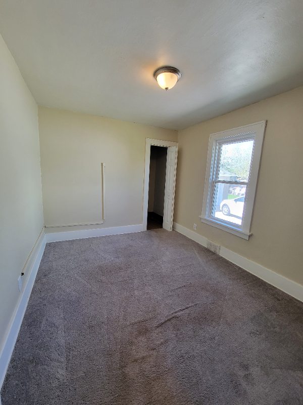 3225 Ely Ave - Photo 3 of 4