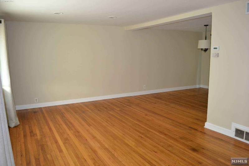 136 Waldwick Ave - Photo 3 of 6