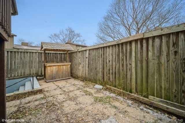 567 Forum Dr - Photo 3 of 8