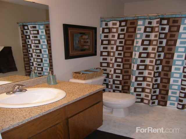 South Summit Apartments - Photo 3 of 17