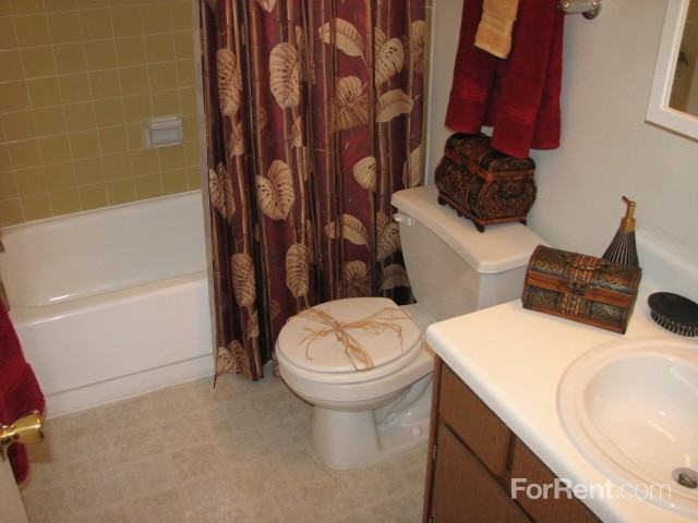 Emerald Pointe - Photo 2 of 17