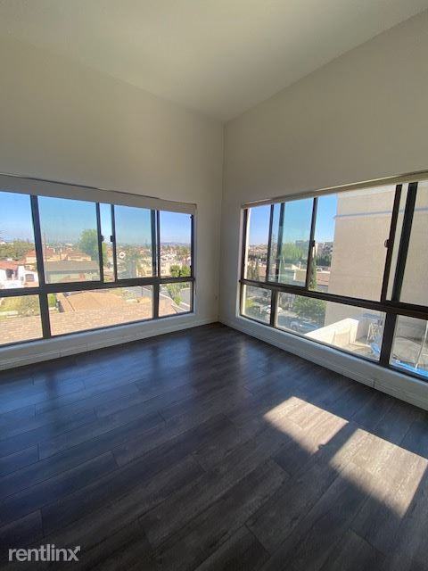 Atlantic Time Square - Photo 2 of 46