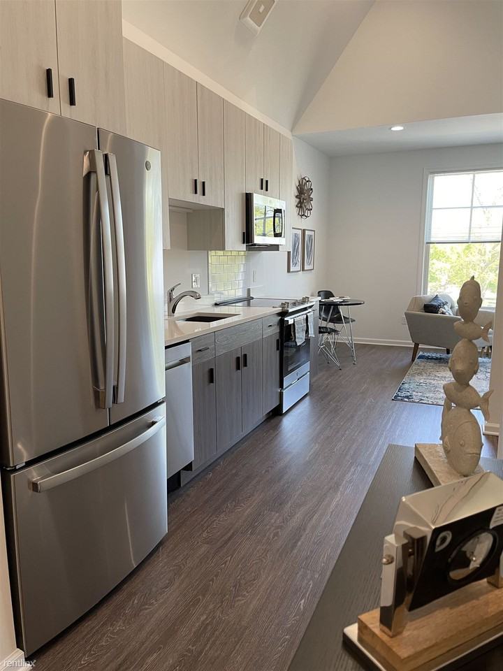 Metro on Broad - Photo 3 of 8