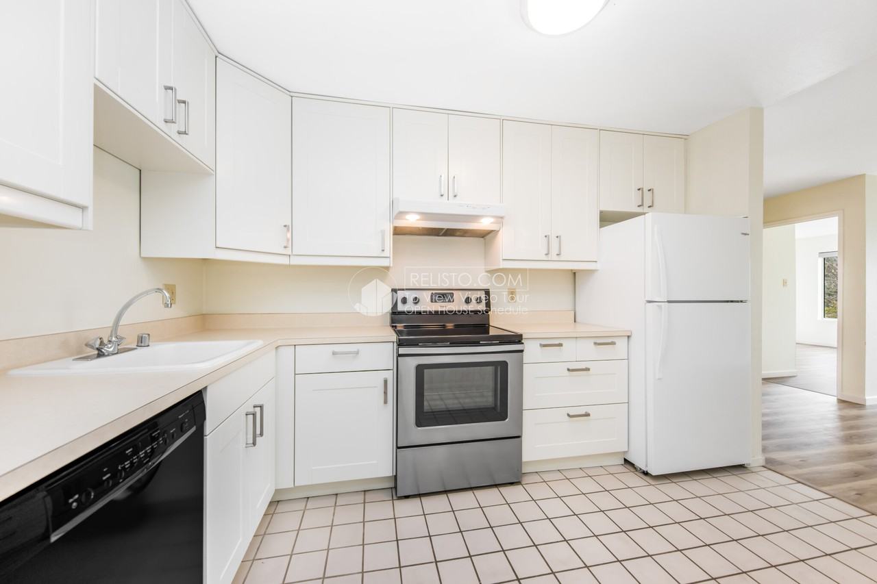 795 Buena Vista Ave W #4 - Photo 3 of 18