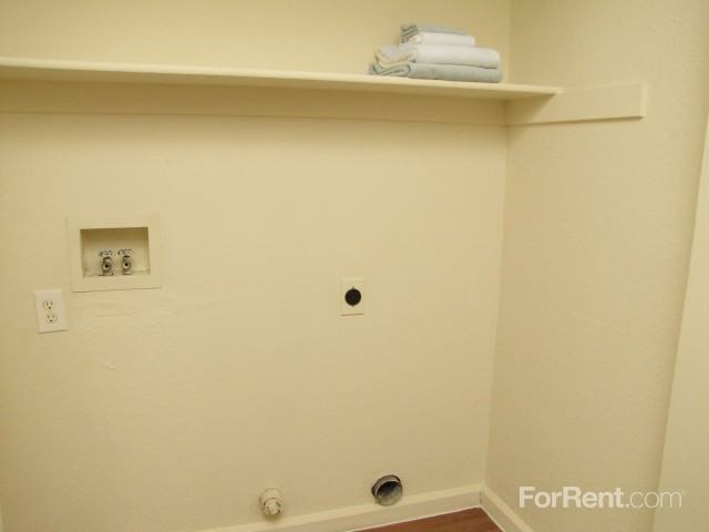 Oaks at Woodcreek, The - Photo 3 of 14