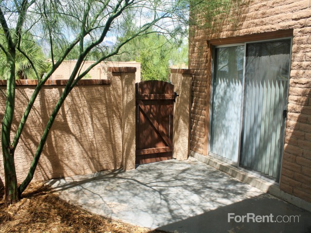Camino De La Sierra Town Homes - Photo 3 of 14