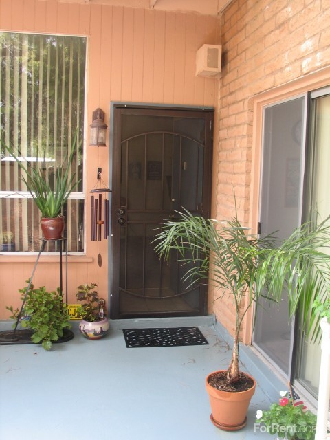 Camino De La Sierra Town Homes - Photo 2 of 14