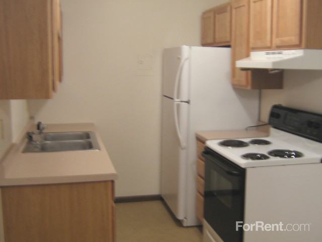 Pinehurst Apartments & Linden Street Apartments - Photo 3 of 18