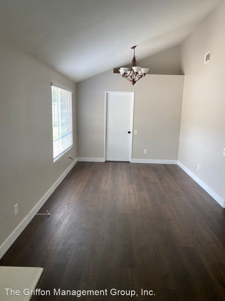 1022 Jonabell Way - Photo 3 of 23