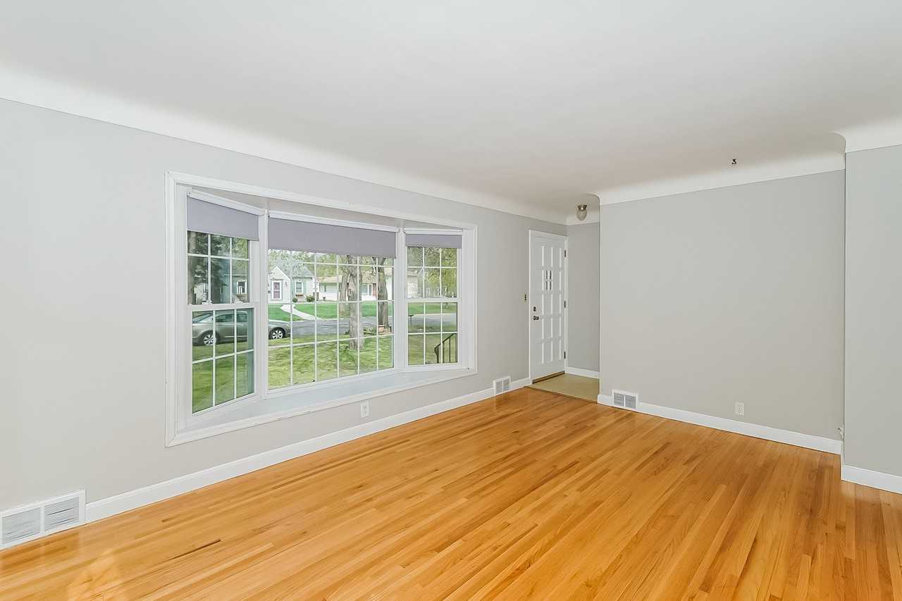 7041 Garfield Ave - Photo 3 of 16