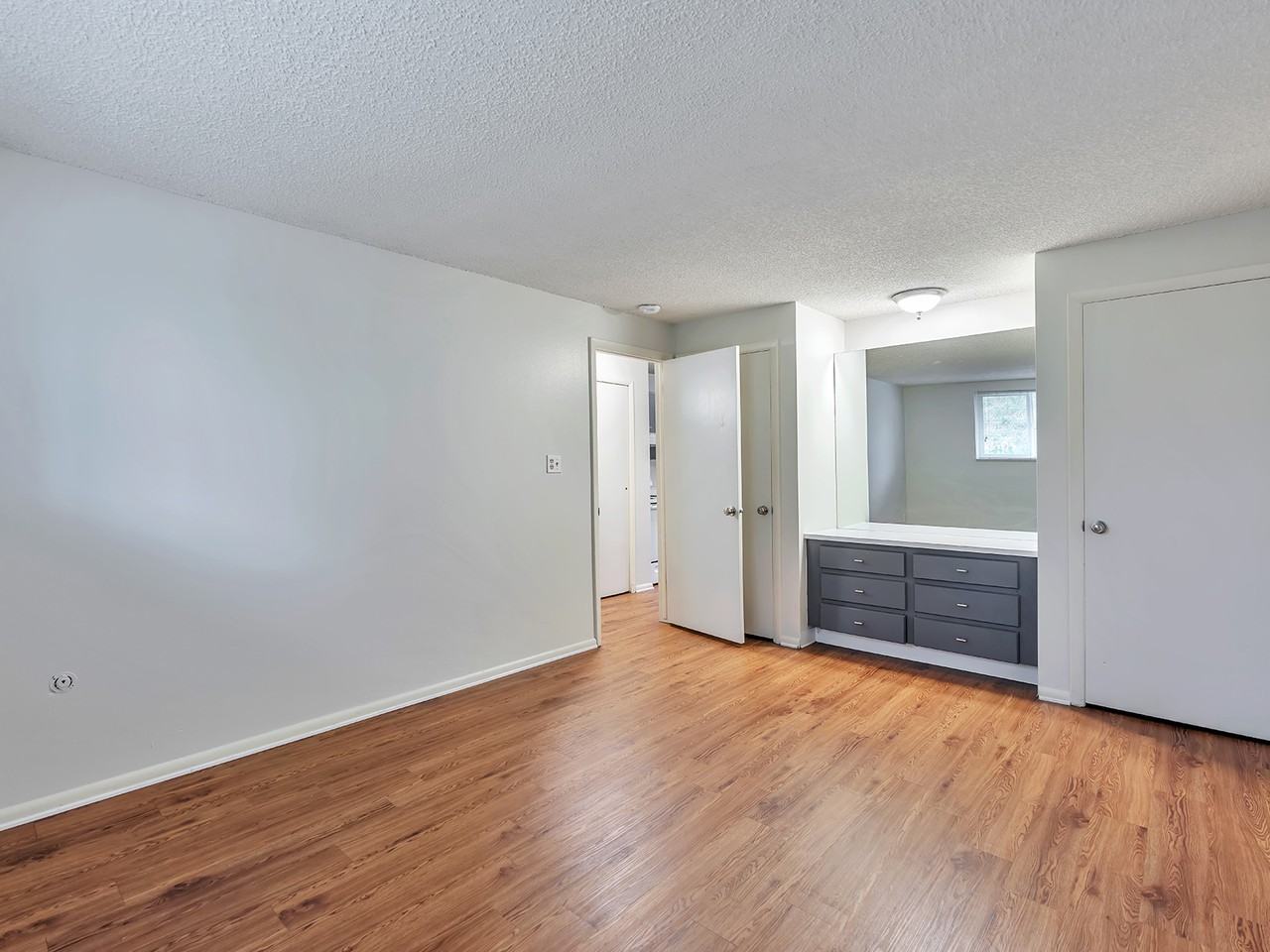 5504 S Huron St - Photo 3 of 15