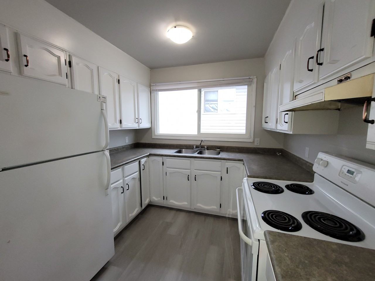 12239 83 St Nw - Photo 3 of 33