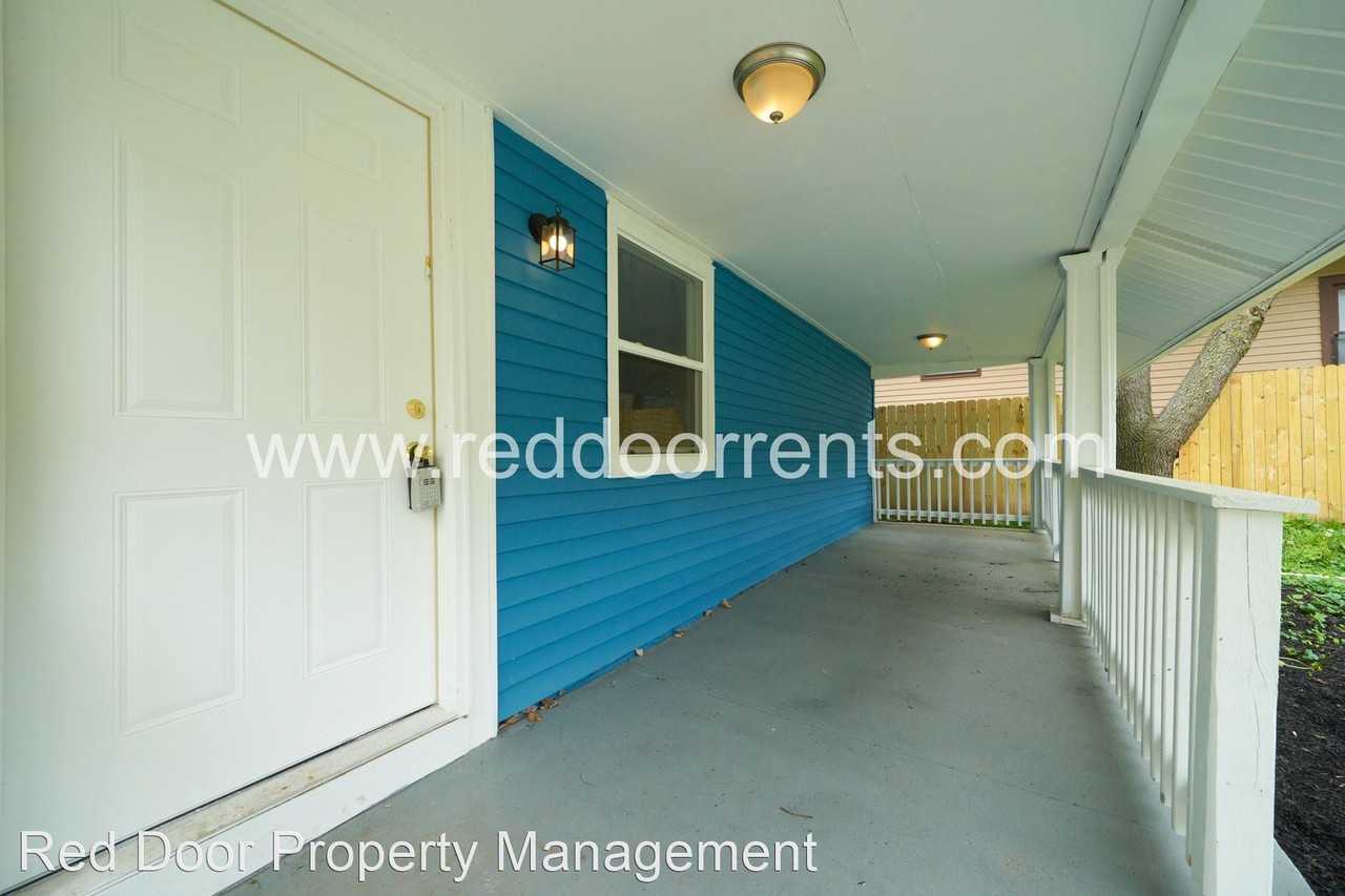 421 W 39th St - Photo 2 of 22