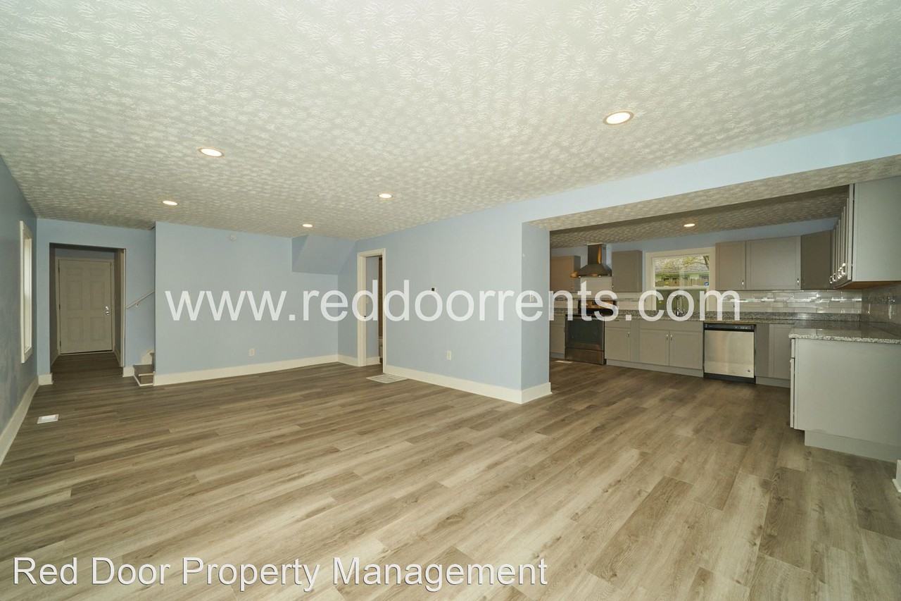 421 W 39th St - Photo 3 of 22