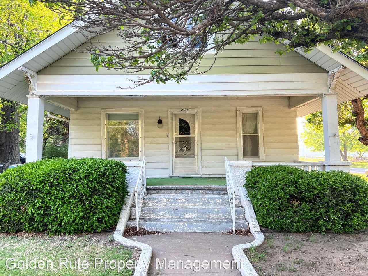 221 N Howard St - Photo 2 of 20