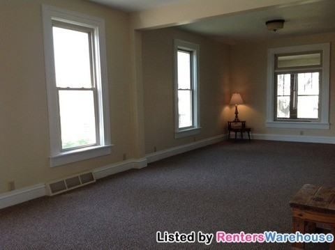 401 Railway St S - Photo 3 of 11