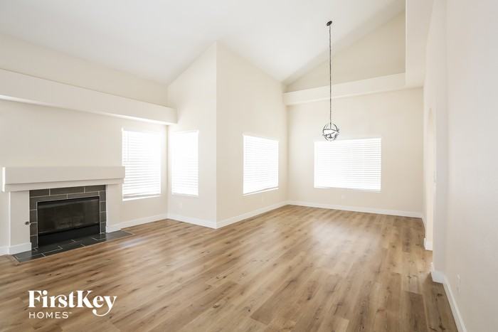 5012 Signal Dr - Photo 3 of 15