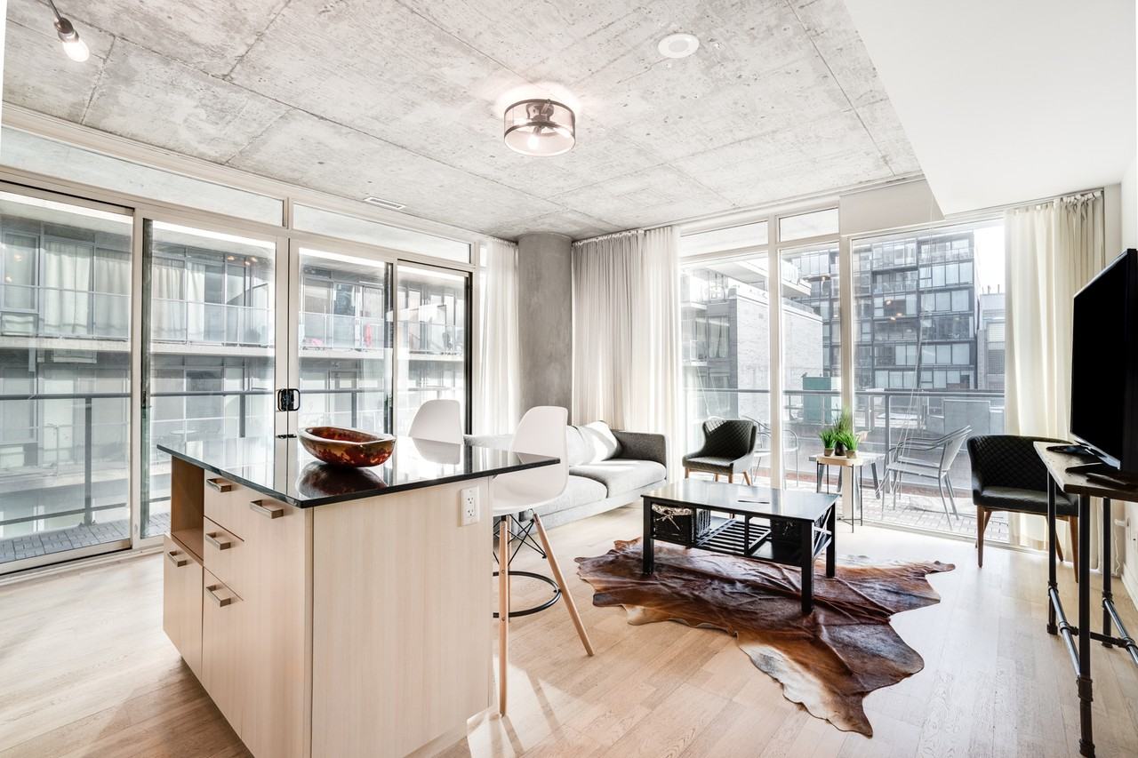 Bathurst St & King St W ##517