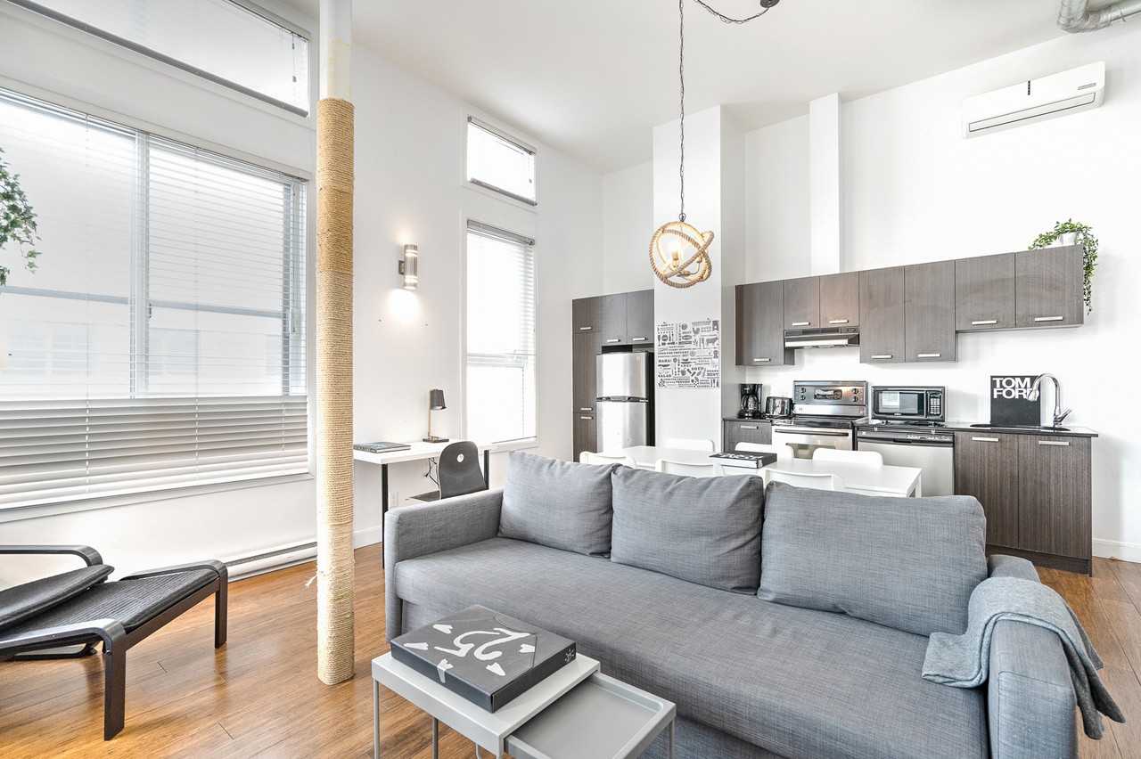 Liv MTL | MAIN - Photo 2 of 50