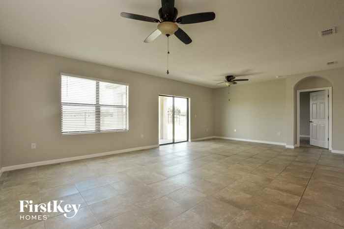 3738 Loggerhead Ln - Photo 3 of 15