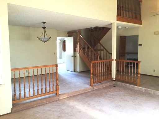 235 Prague Dr - Photo 3 of 20