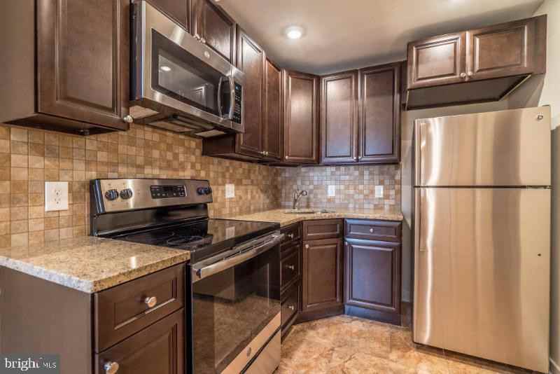 2227 N Park Ave - Photo 3 of 25