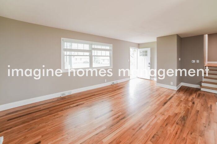 5336 N Smalley Ave - Photo 3 of 19