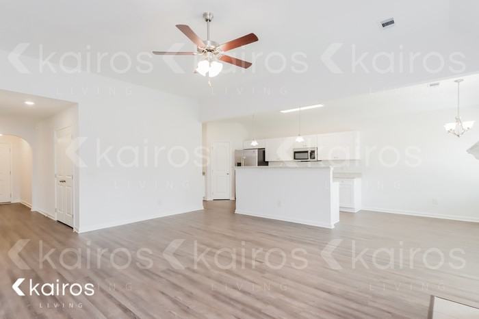 1824 Landing Pl - Photo 2 of 16