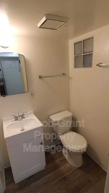 1110 E Lewis St #1-2 - Photo 3 of 11