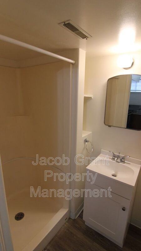 1110 E Lewis St #1-2 - Photo 4 of 11