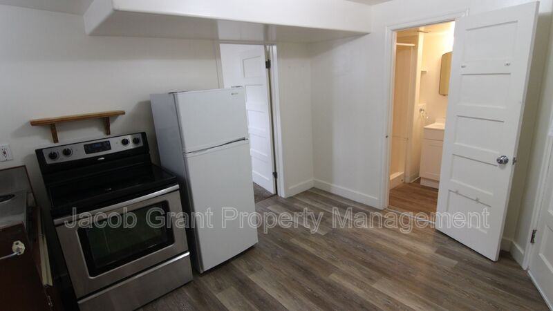 1110 E Lewis St #1-2 - Photo 7 of 11