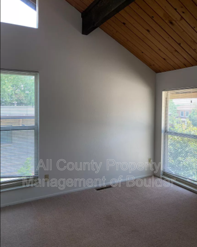 3257 Stanford Ave - Photo 4 of 10