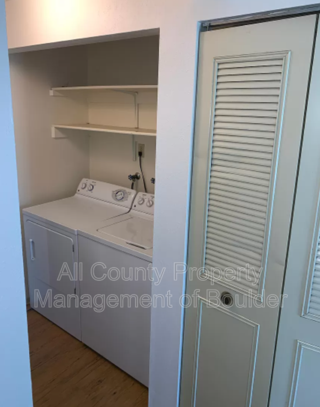 3257 Stanford Ave - Photo 7 of 10