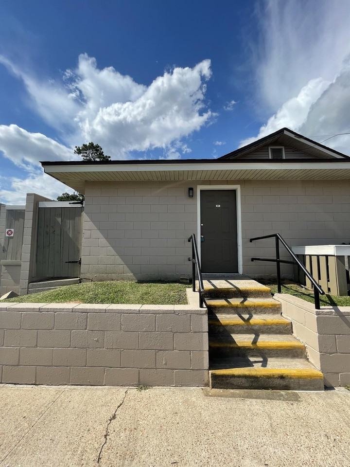 2241 W Pensacola StUnit 87 #87 - Photo 2 of 14