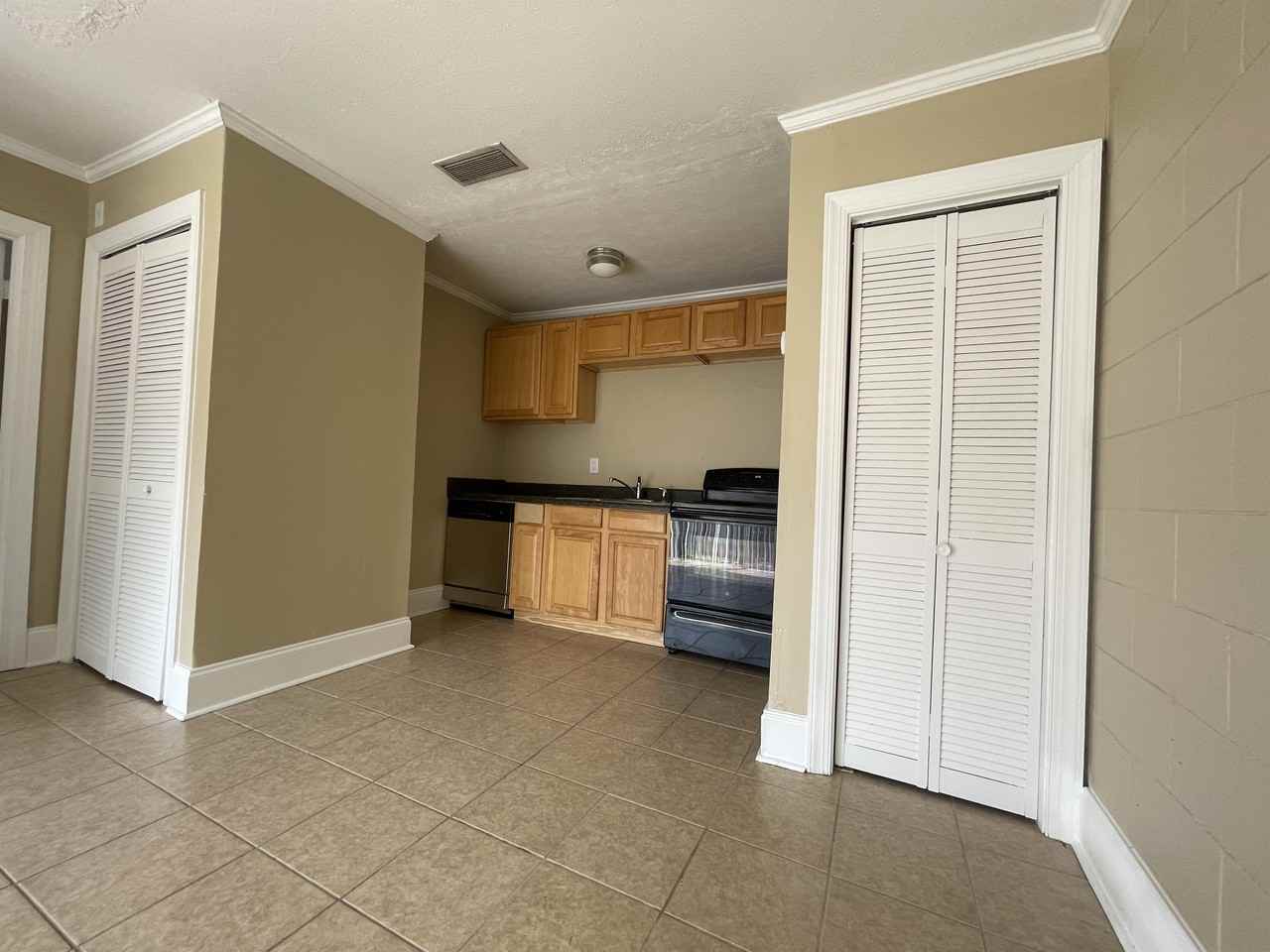 2241 W Pensacola StUnit 87 #87 - Photo 4 of 14