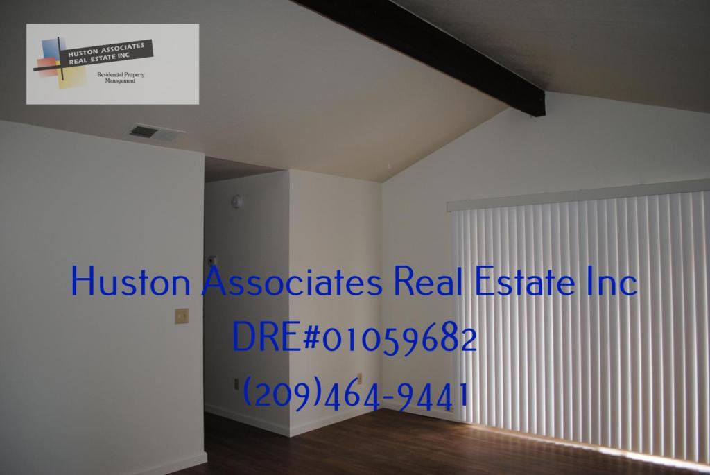 1041 Princess Dr - Photo 2 of 13