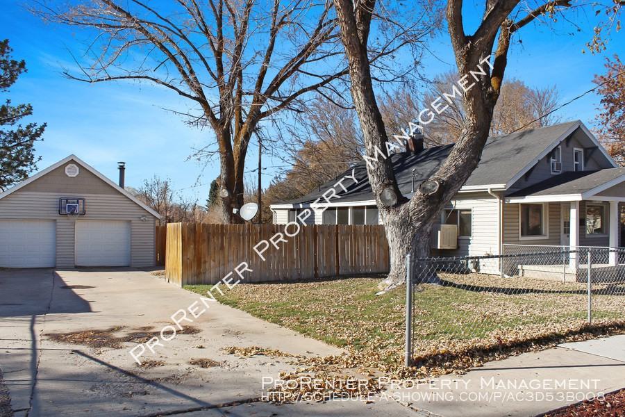 1449 Jefferson Ave - Photo 2 of 22