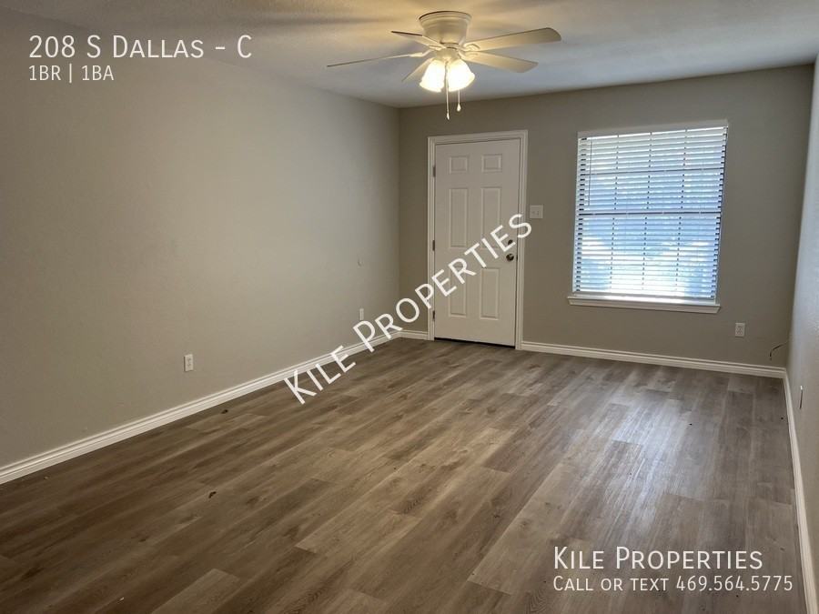 208 S Dallas St #C - Photo 2 of 11