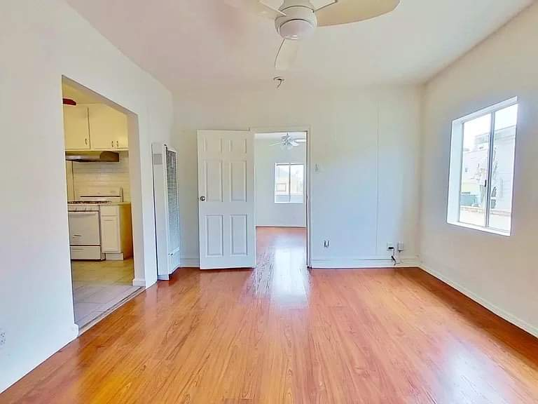 331 W 13th St - Photo 2 of 7