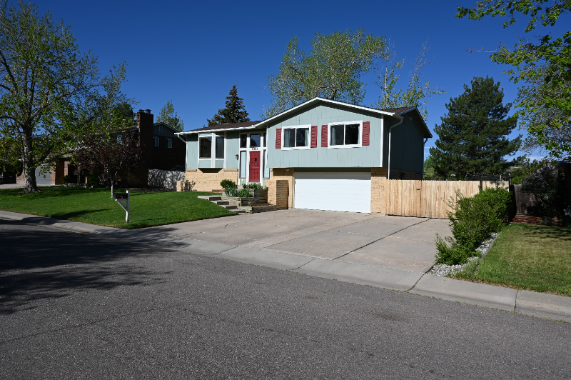 8103 S Otis Ct - Photo 2 of 23