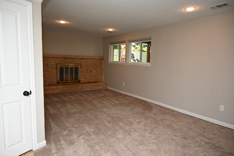 8103 S Otis Ct - Photo 3 of 23