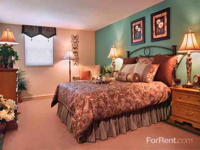 Hyde Park - Photo 3 of 13