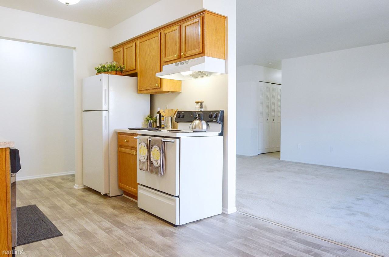 Hillcrest Club Apartments - Photo 2 of 10