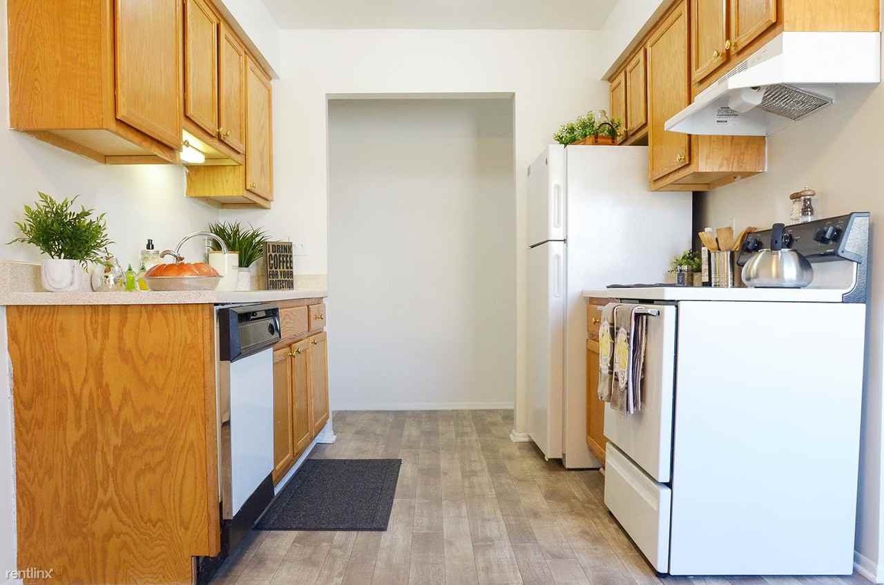 Hillcrest Club Apartments - Photo 3 of 10