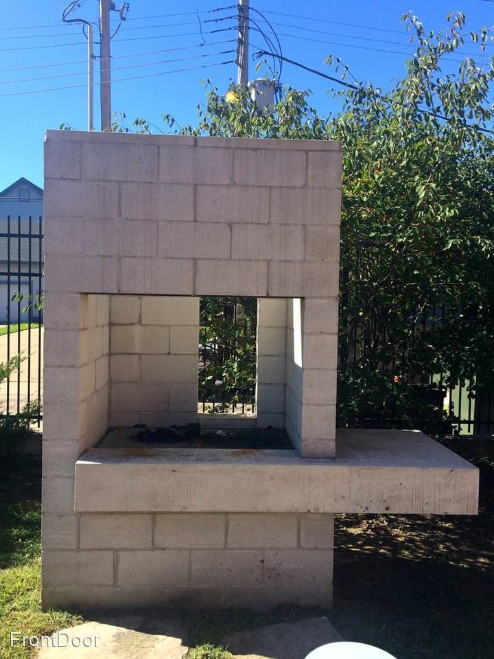 4160 Olive Blvd Motorworks - Photo 3 of 9